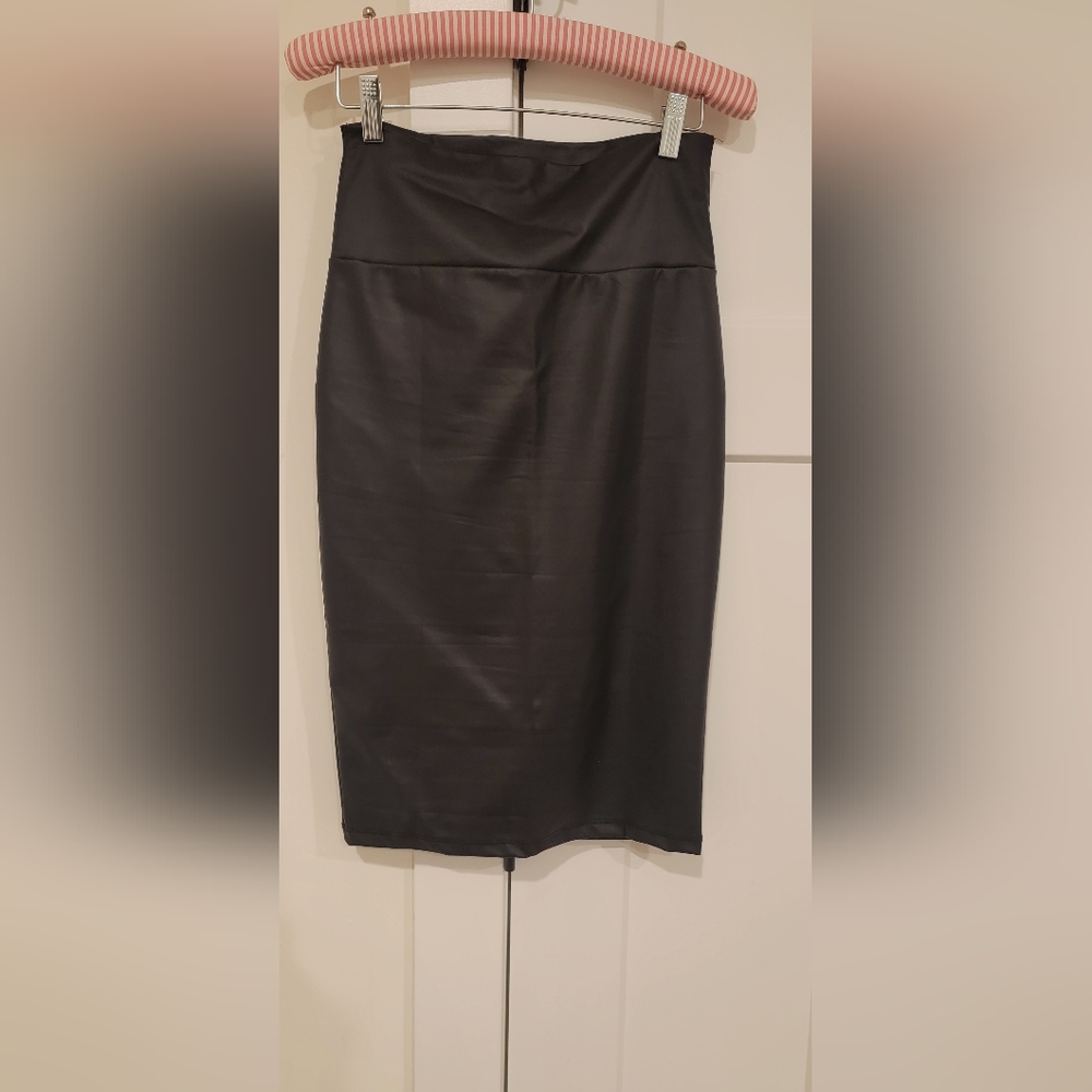 Faux leather Pencil Skirt worn 1x - Picture 4 of 4
